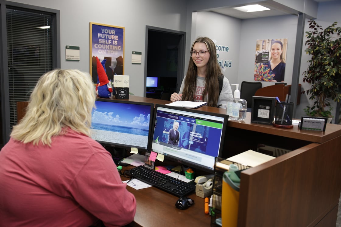 Student in ACM Financial Aid Office